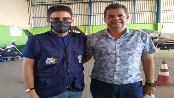 Após críticas, Kiefer Cavalcante pede a Gladson mudança no serviço 190 de Feijó